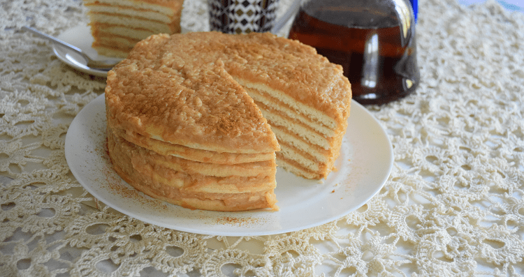 Як приготувати баварський яблучний торт на заміну шарлотці: простий рецепт